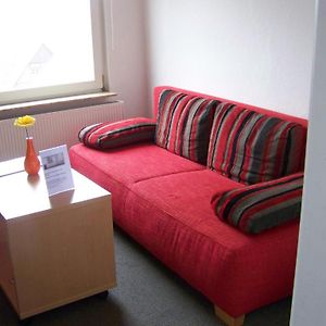 Zimmer mit Kingsize-Bett